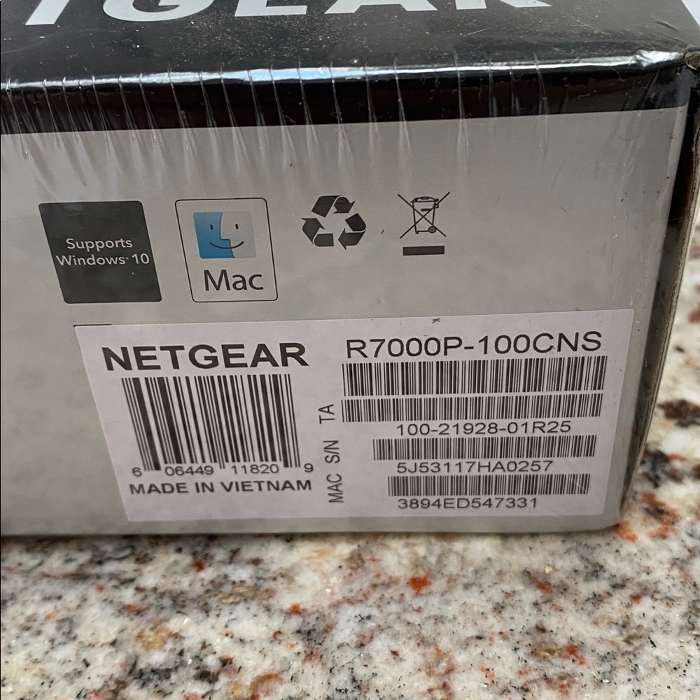 NWT gear Nighthawk AC 2300 Smart WiFi Router Model # R700P - Picture 3 of 3